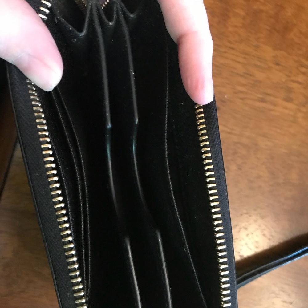 Michael Kors wristlet - Picture 4 of 4
